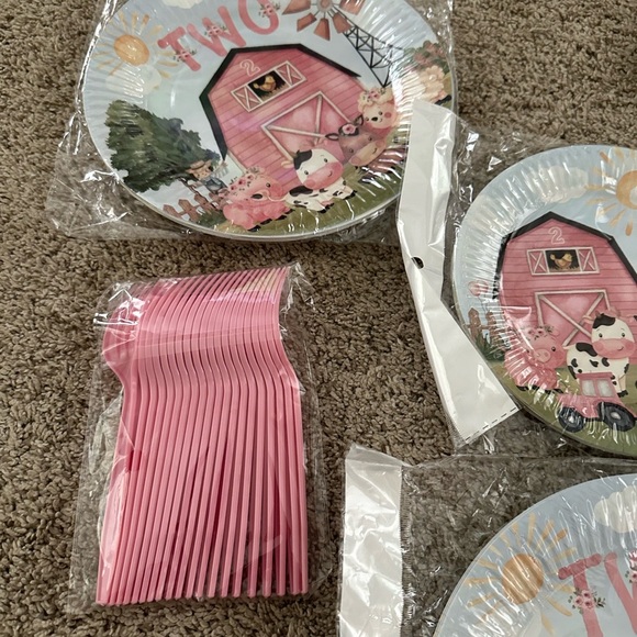Farmyard Birthday Party Supplies Set - Pink and Blue - Picture 4 of 6